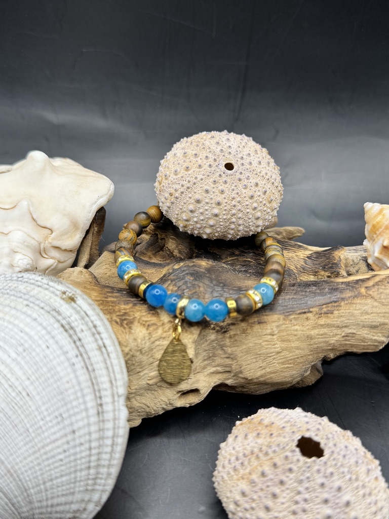 Bracelet en perles bleues et dorées