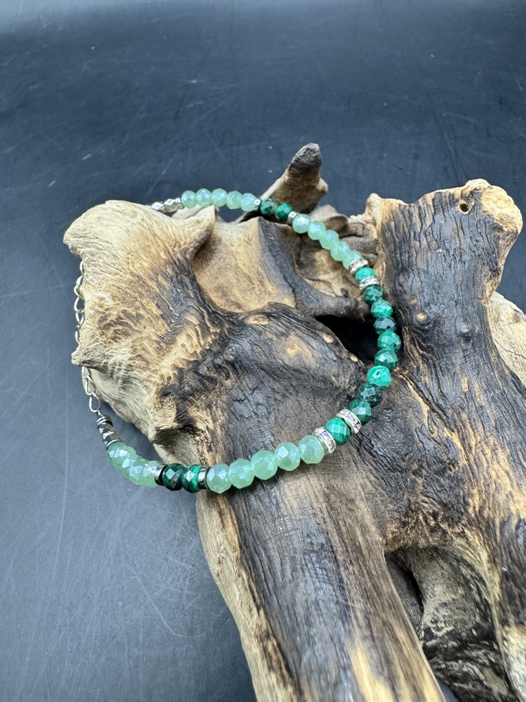 Bracelet en pierres vertes