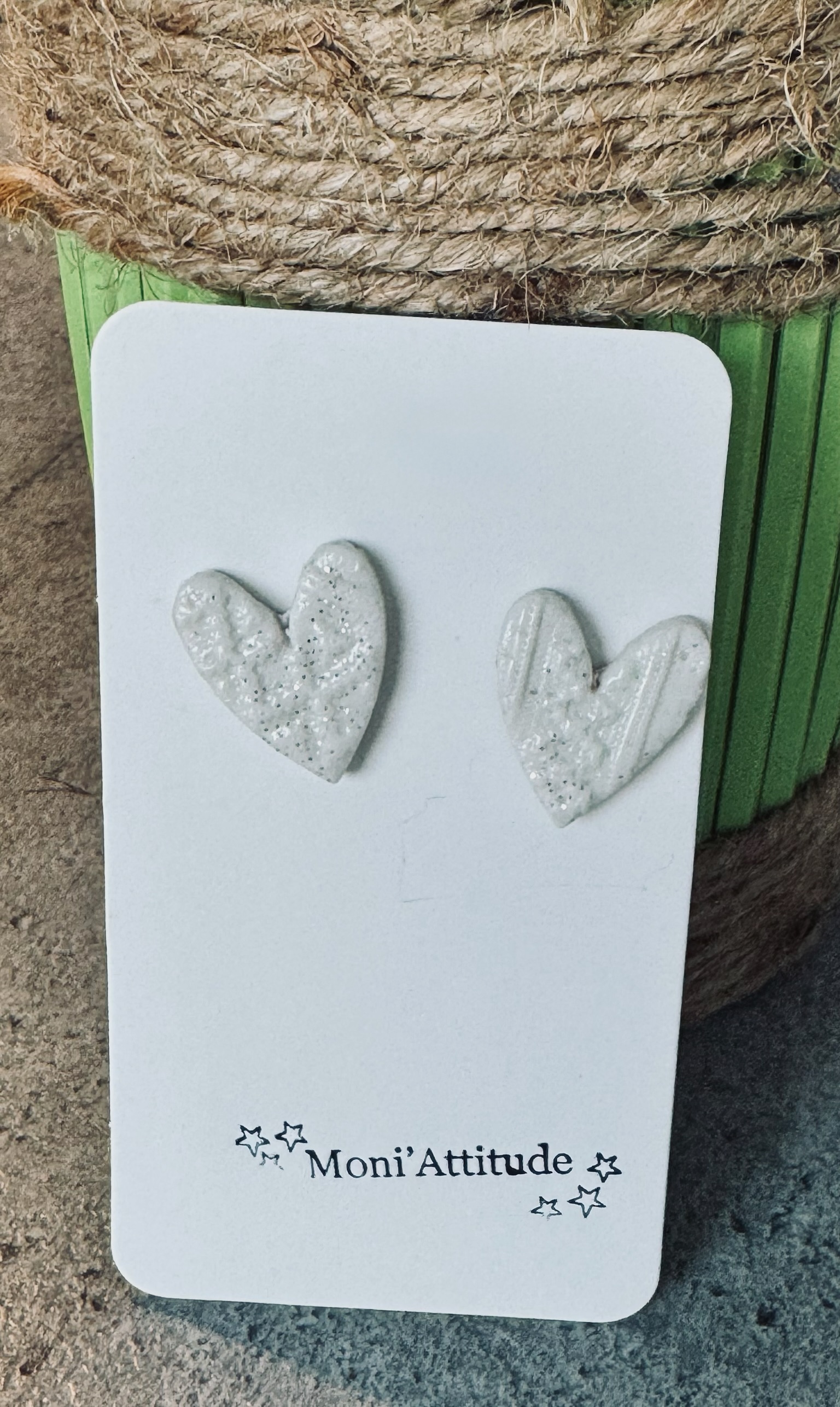 Boucles d’oreilles cœur blanches