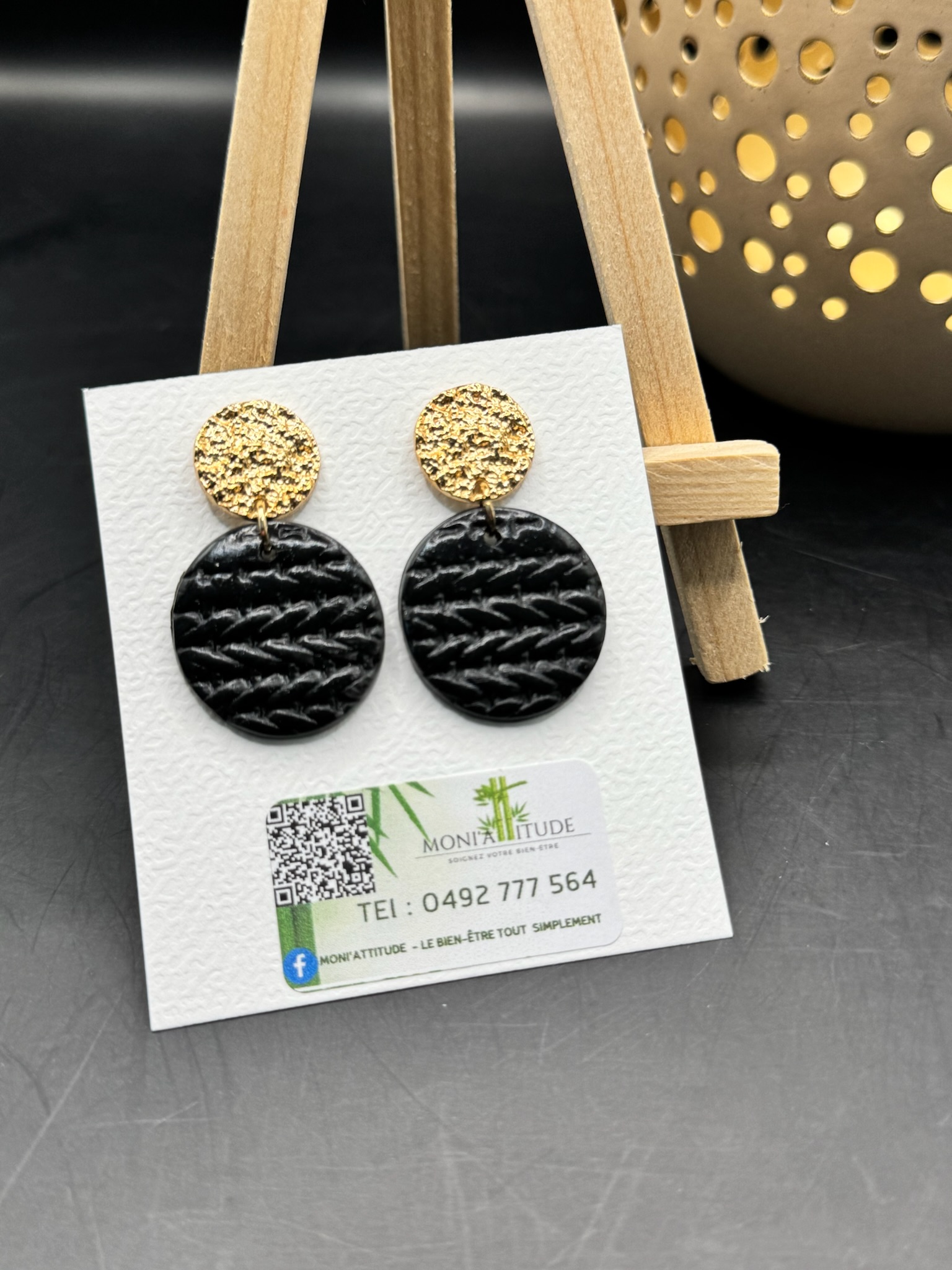 Boucles d'oreilles rondes noires et dorées
