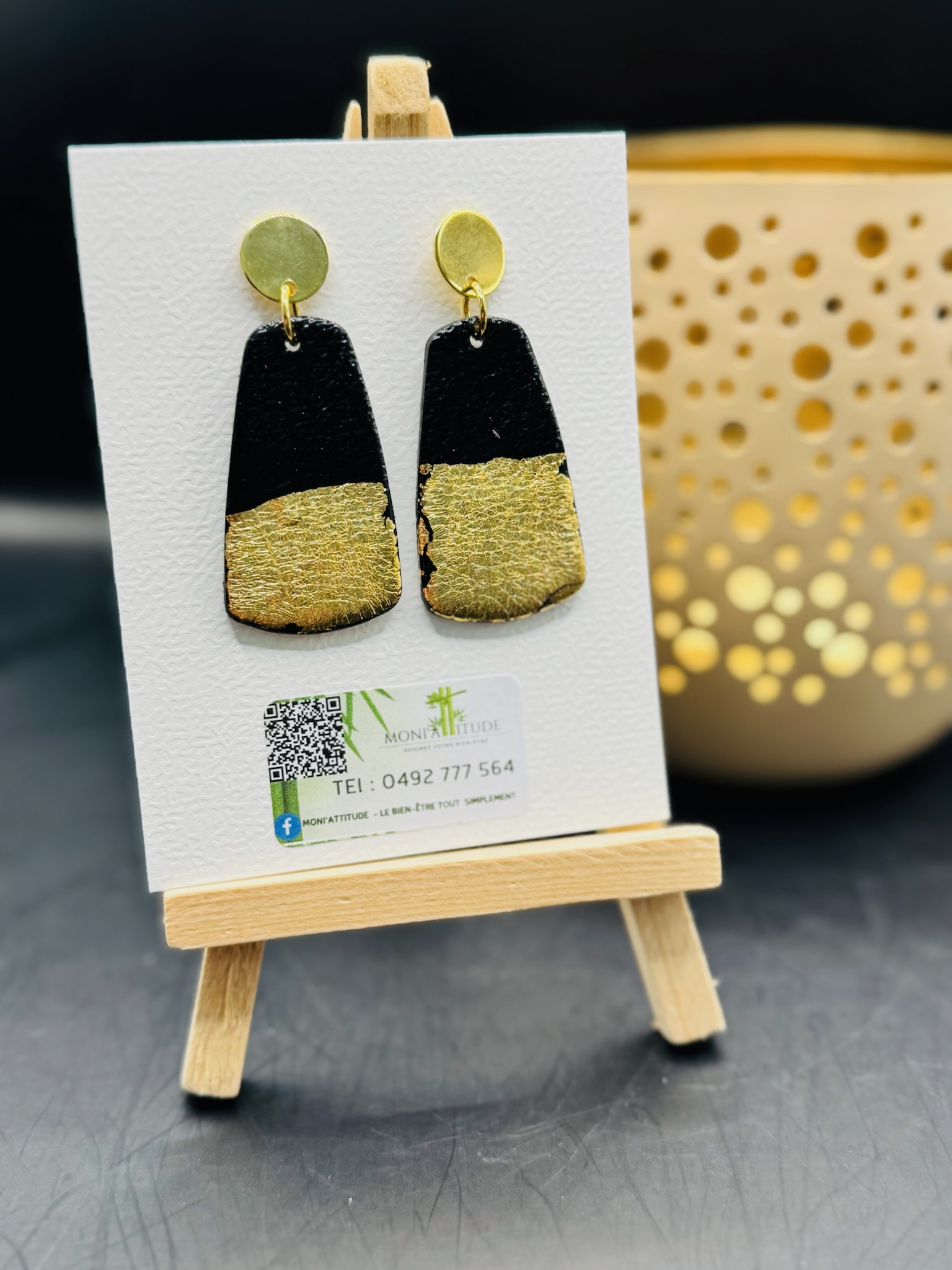 Boucles d'oreilles en pâte polymere noires et dorées