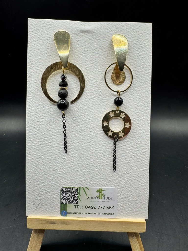 Boucles d'oreilles asymétriques en métal doré