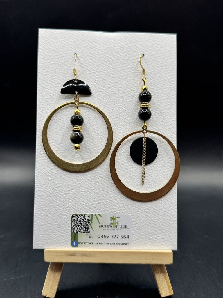 Boucles d'oreilles asymétriques
