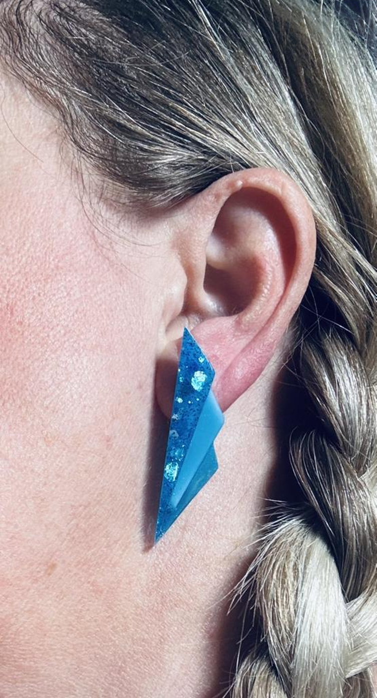 Boucle d’oreille éclair bleue