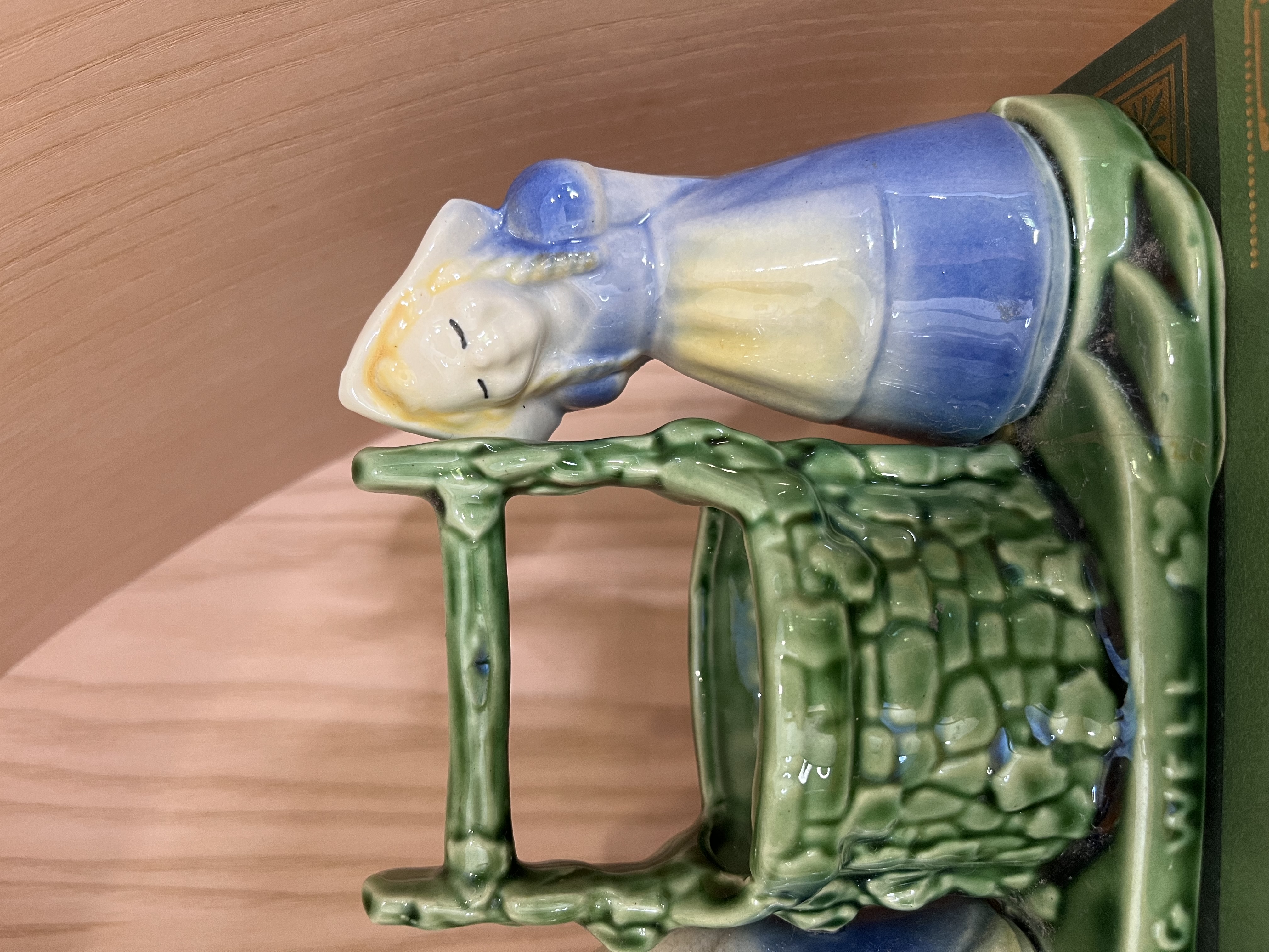 Vintage Shawnee Pottery Wishing Well Planter