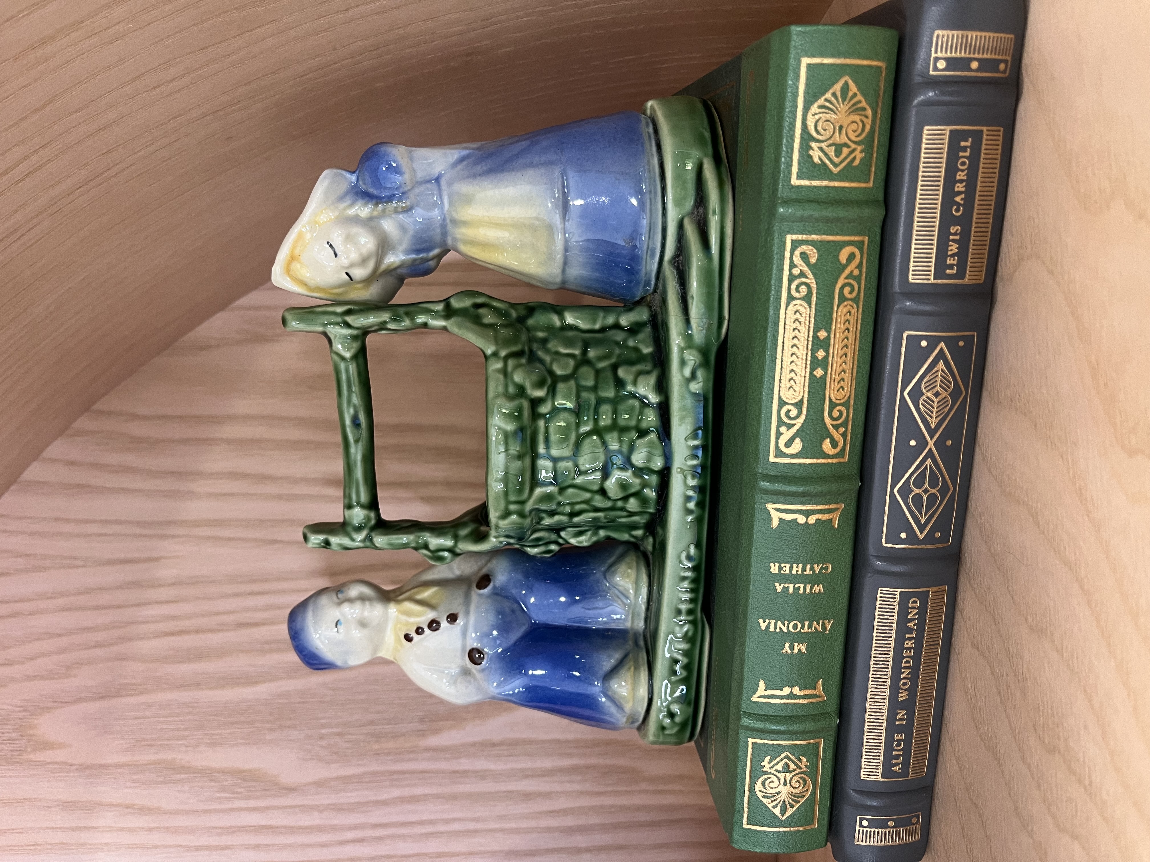 Vintage Shawnee Pottery Wishing Well Planter
