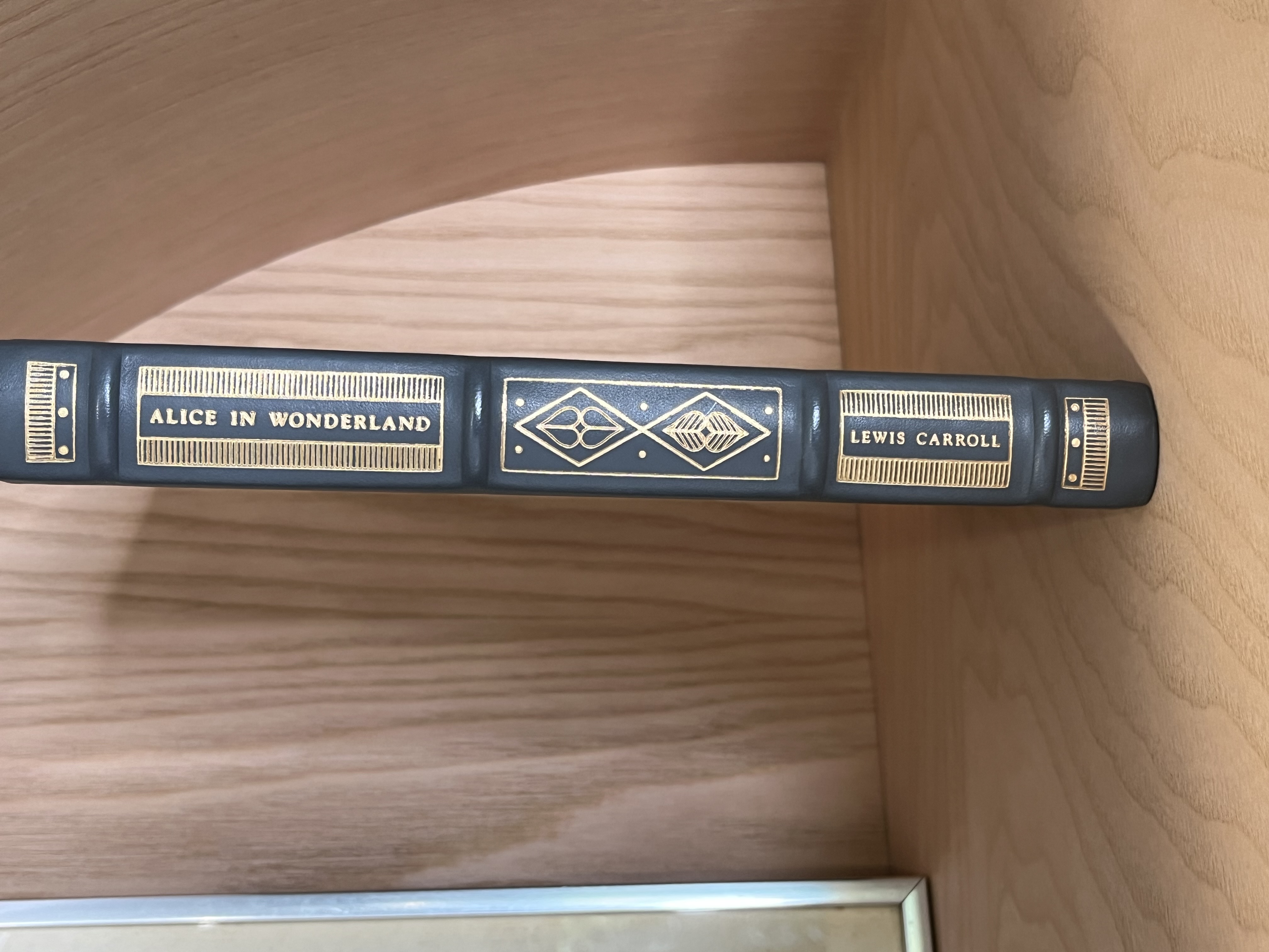 Alice In Wonderland Special Edition Oxford University John Tenniel 1981 RARE
