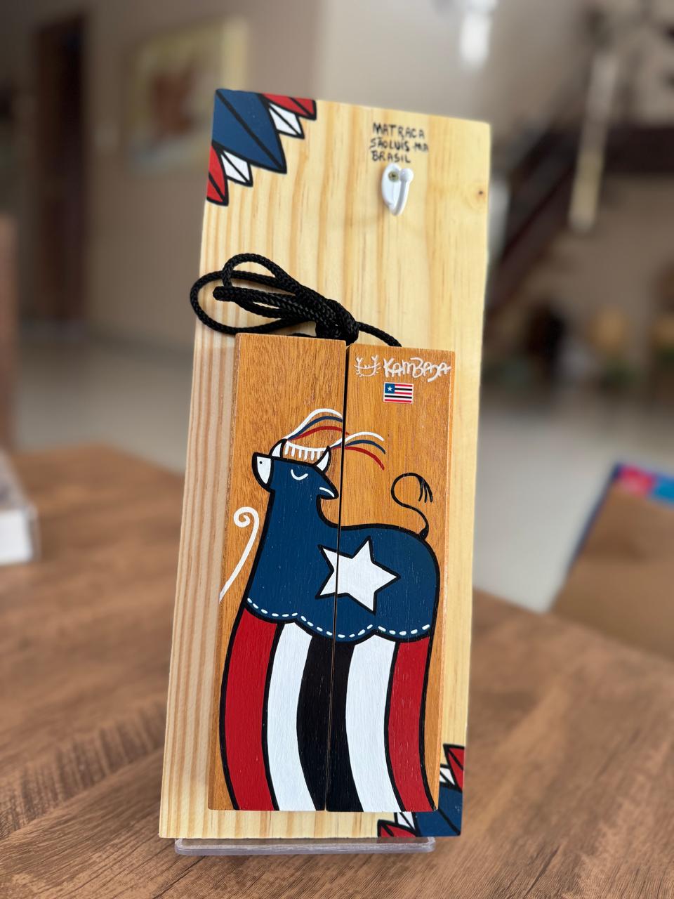 Matraca Grande com Suporte Reto – Edição Bandeira do Maranhão