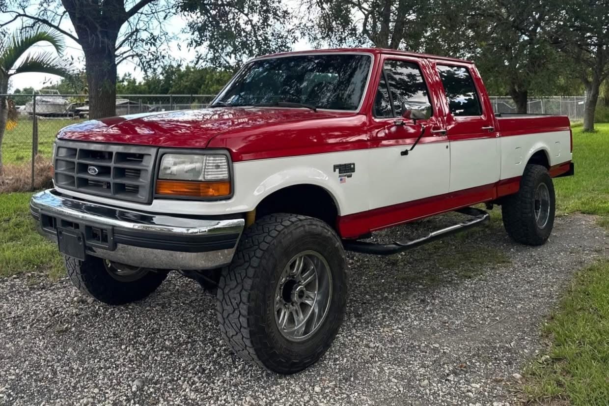 Ford F-250 XLT Crew Cab Pickup Truck