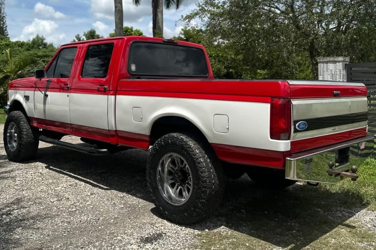 Ford F-250 XLT Crew Cab Pickup Truck