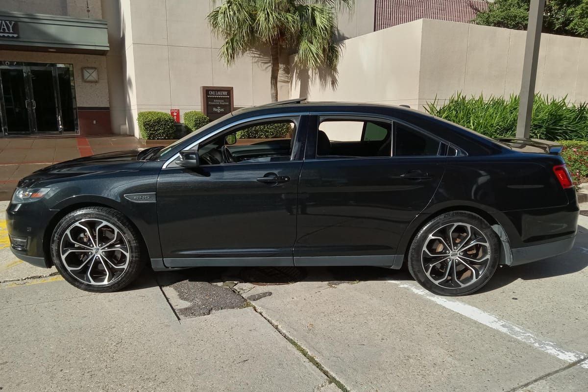 Ford Taurus Sedan