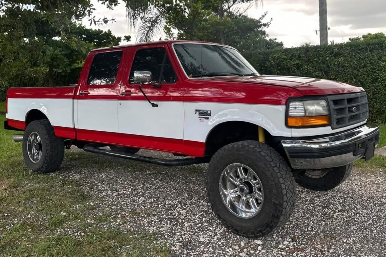 Ford F-250 XLT Crew Cab Pickup Truck
