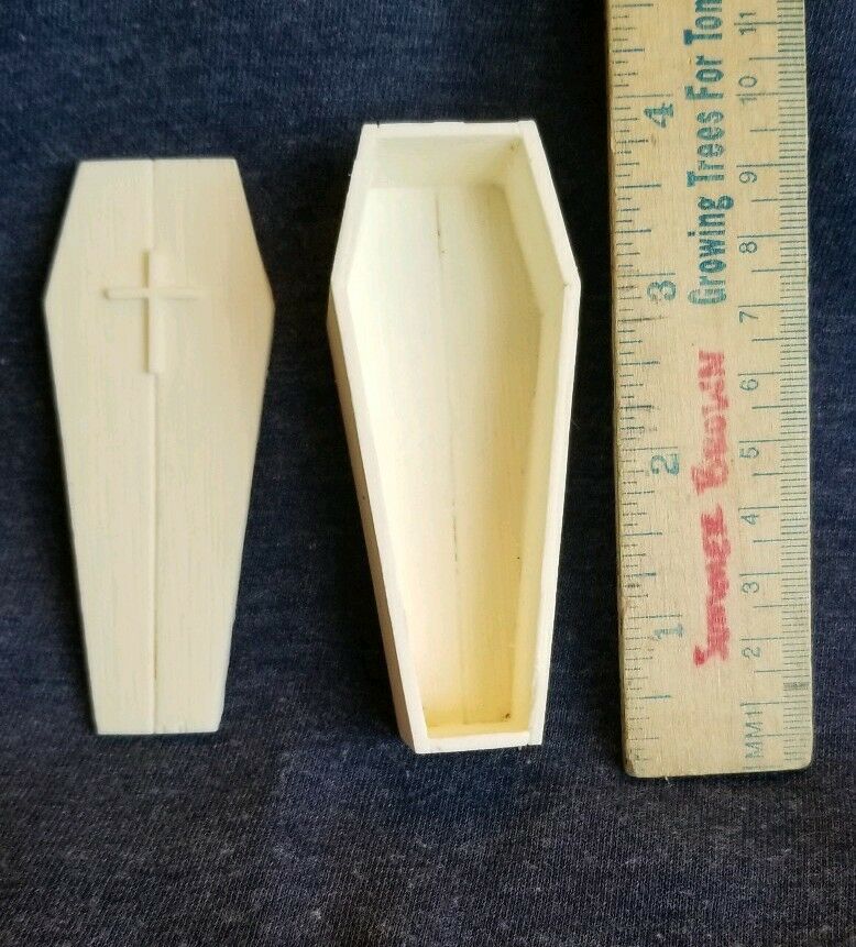 G scale Casket with Figure﻿  