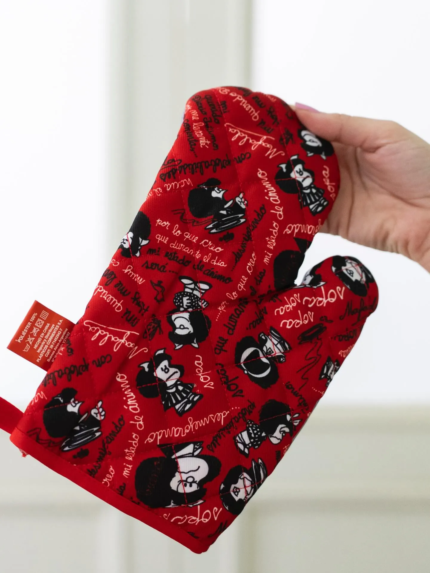 Conjunto de Cocina Mafalda: Manopla y Agarradera "Este mundo es una sopa"