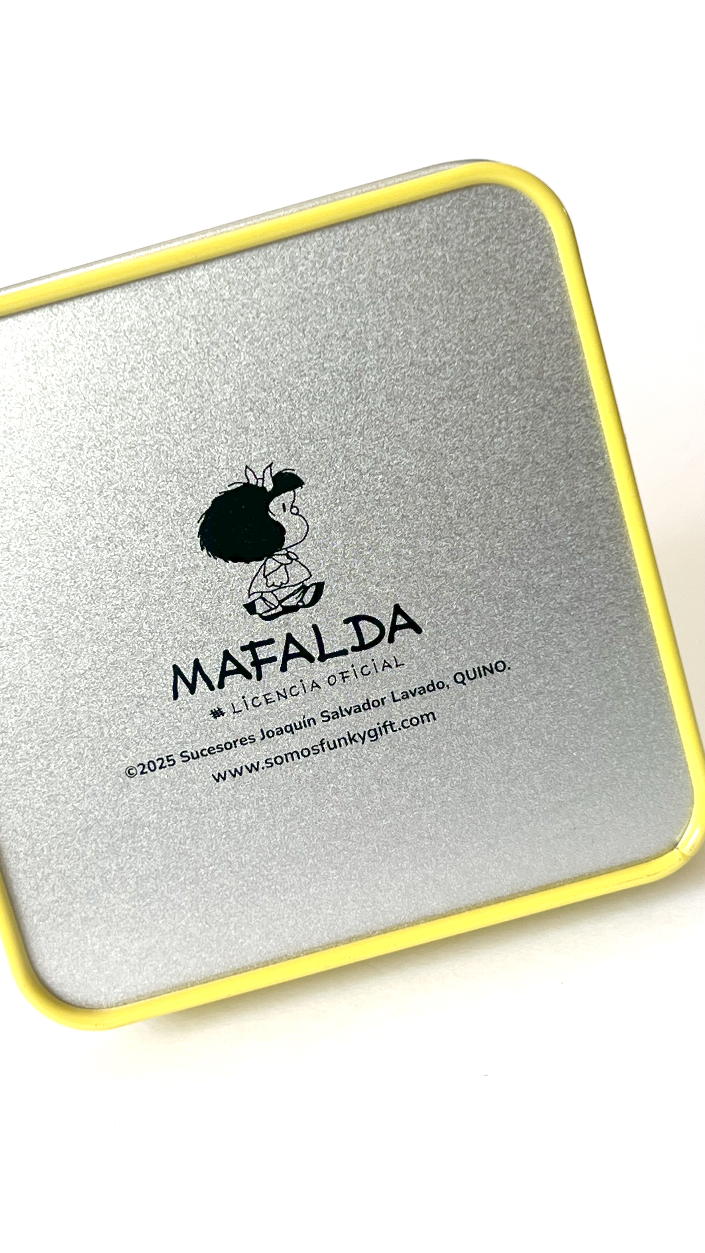 Caja metálica Mafalda amarillo
