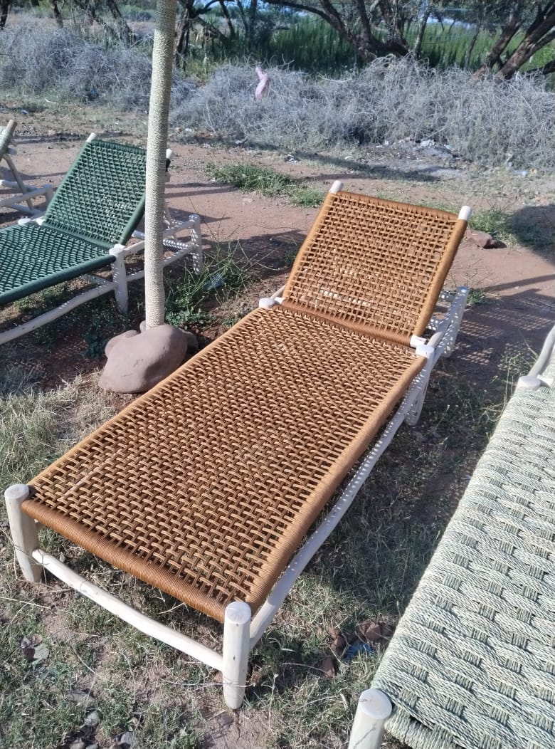 Chaise longue artisanale en bois et fibres de doum – Fait main au Maroc