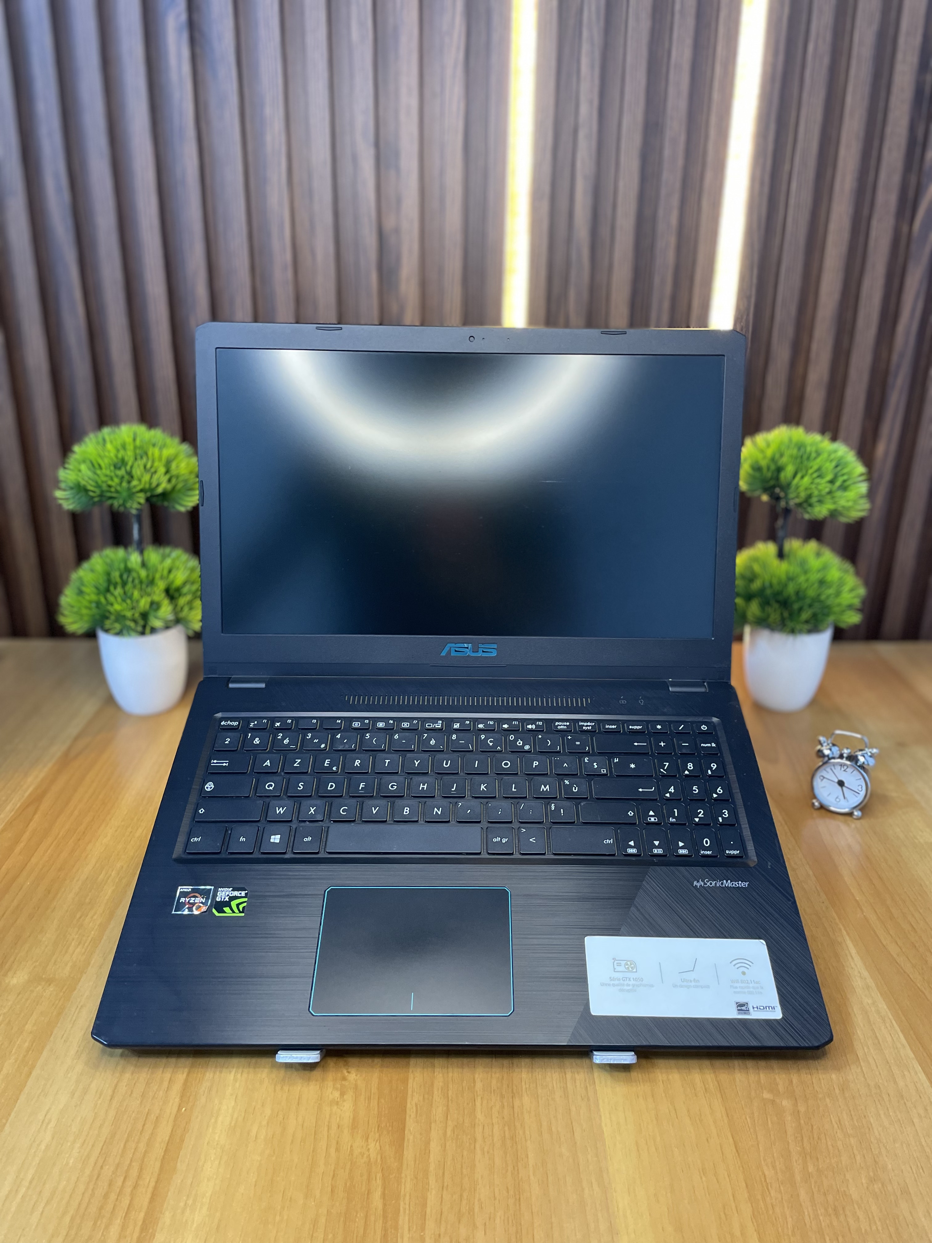 Asus R570Z