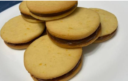 Alfajores de vainilla relleno de crema de naranja
