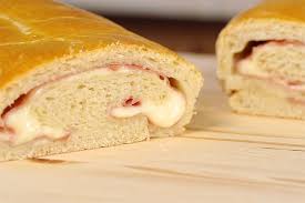 Pan relleno de jamón y queso
