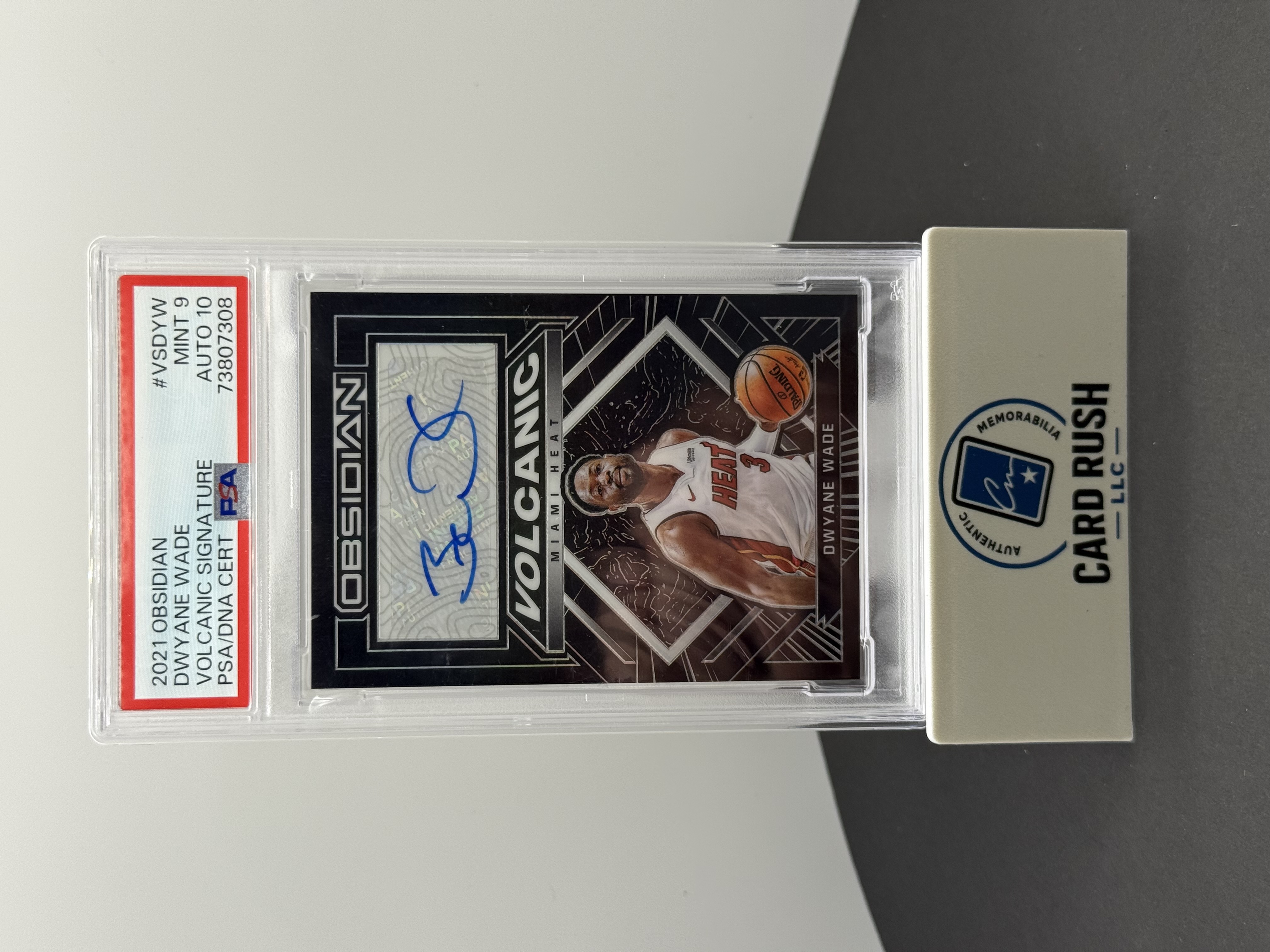 2021 Obsidian Volcanic Signatures Dwayne Wade Basketball Card