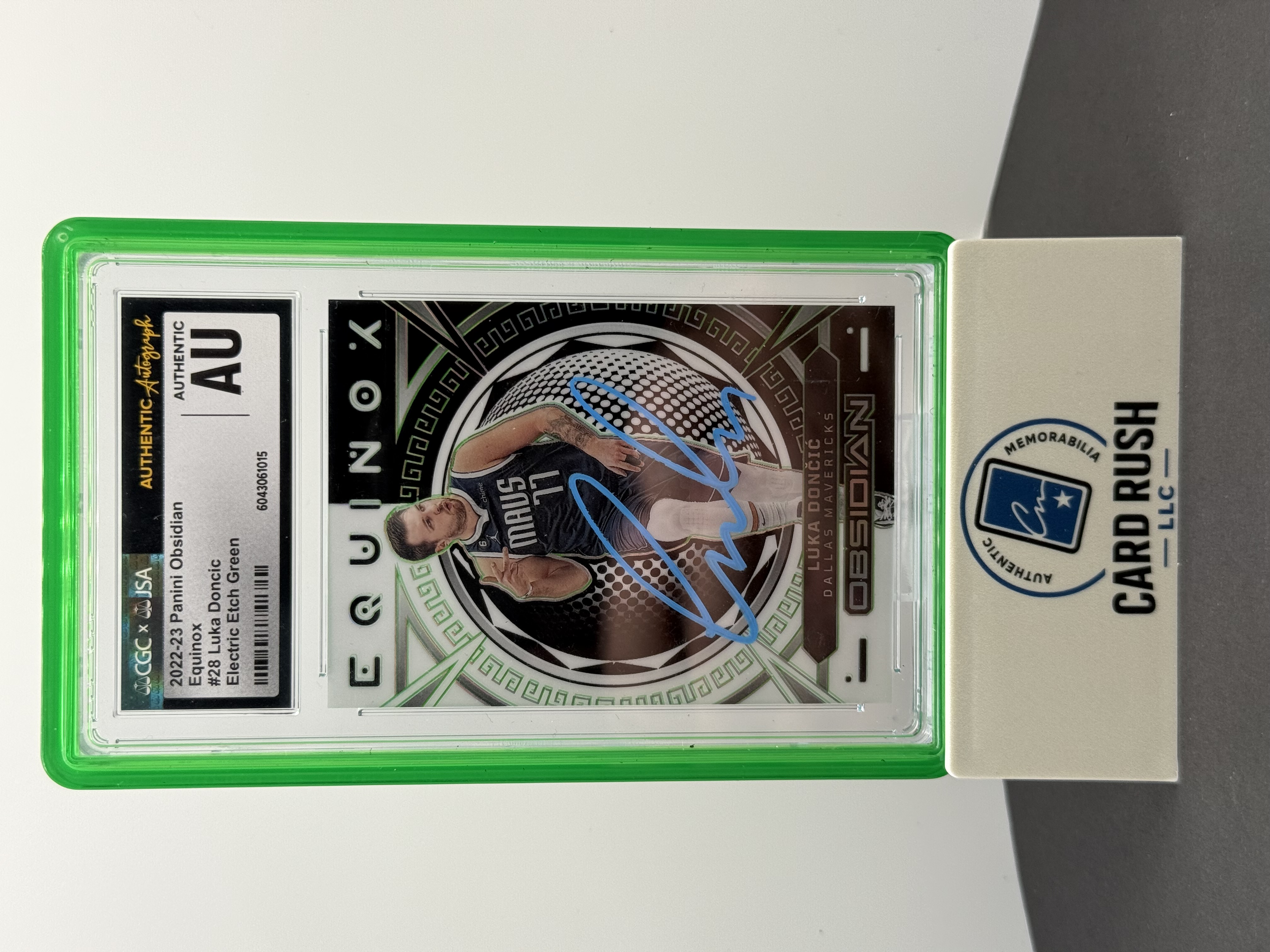 2022-23 Obsidian Equinox Luka Dončić Electric Etch Green Auto Card