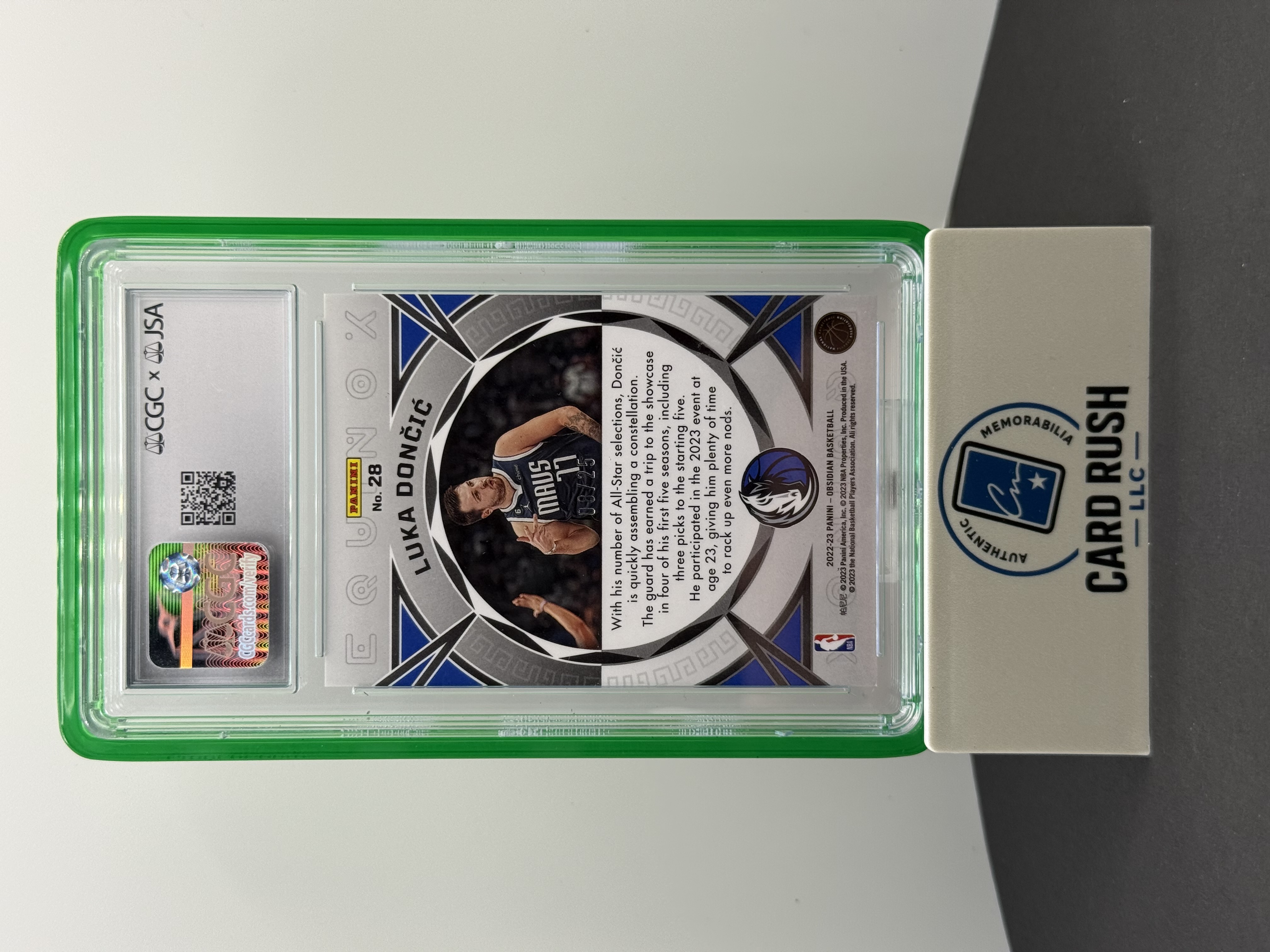 2022-23 Obsidian Equinox Luka Dončić Electric Etch Green Auto Card