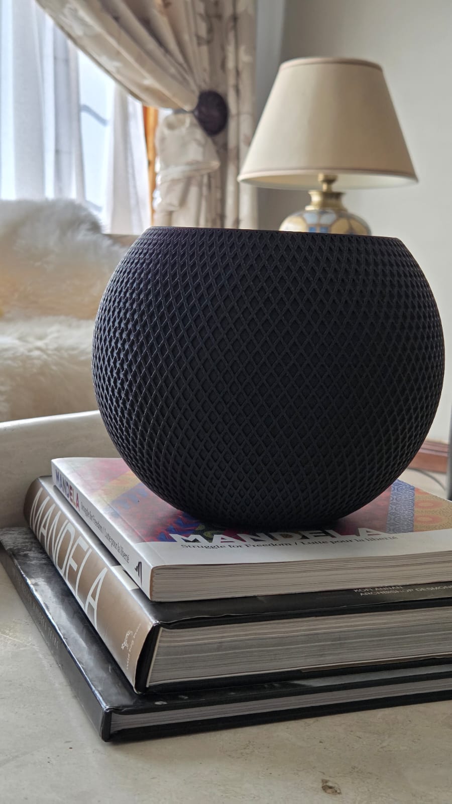 Black Textured Round Vase – 165 x 165 x 300 mm