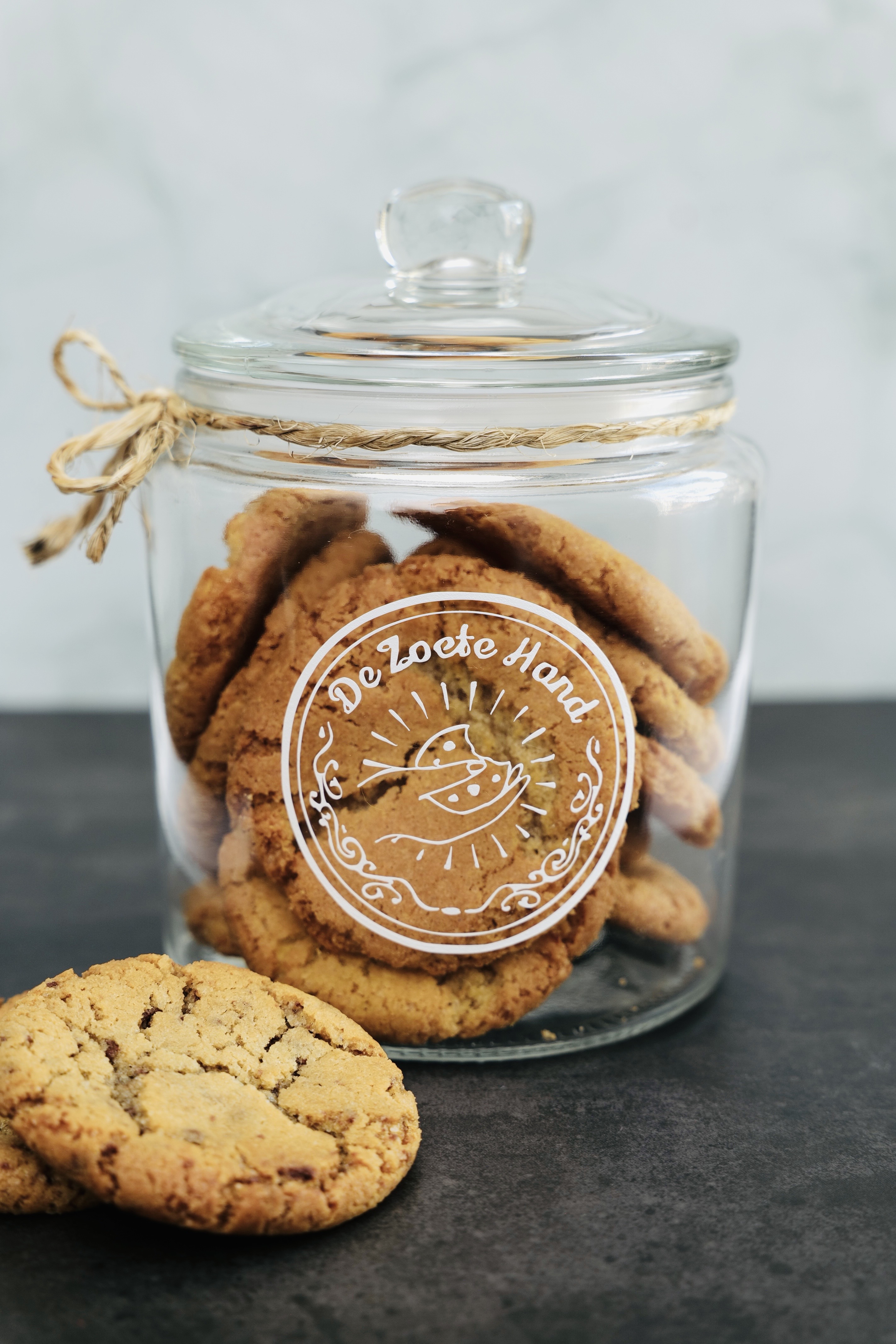 Glazen pot met 10 koekjes