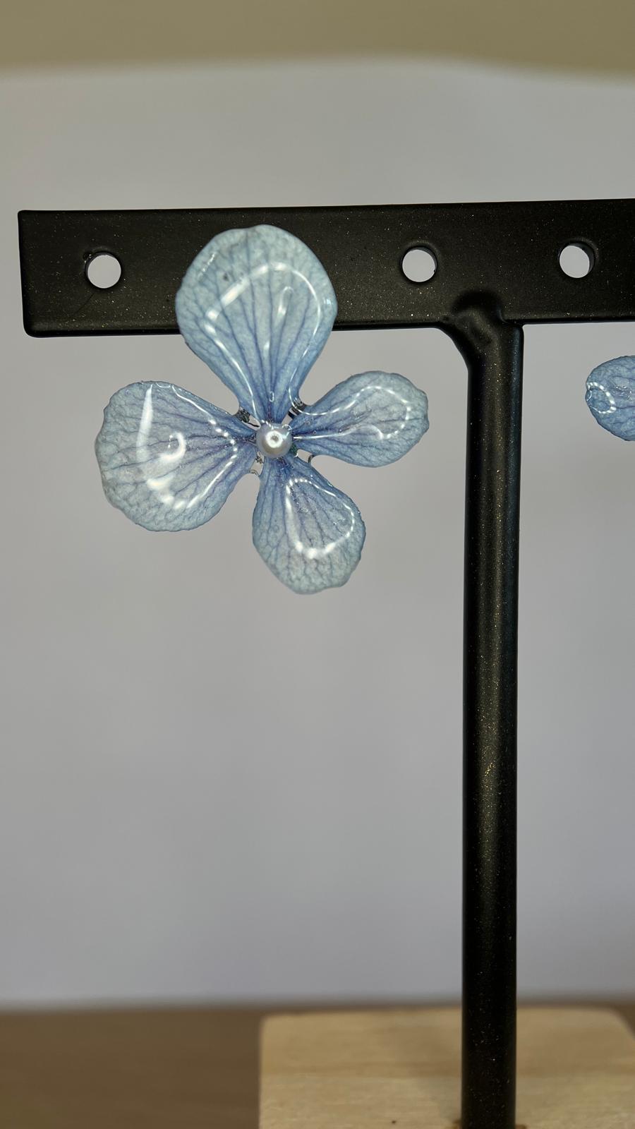 Pretty - Hortensia azul con perla 