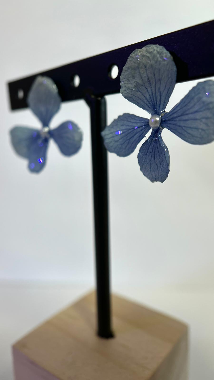 Pretty - Hortensia azul con perla 