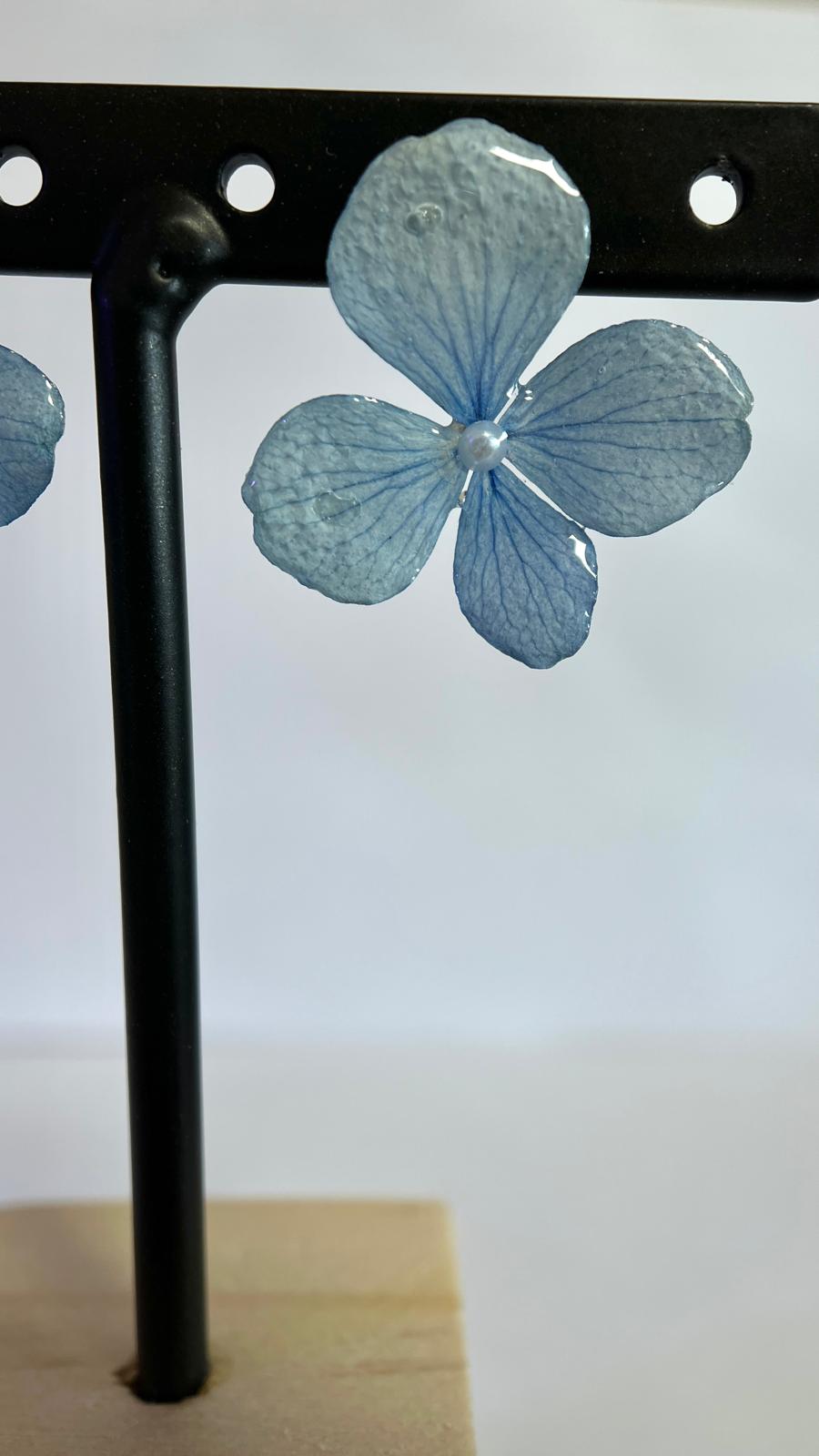 Pretty - Hortensia azul con perla 