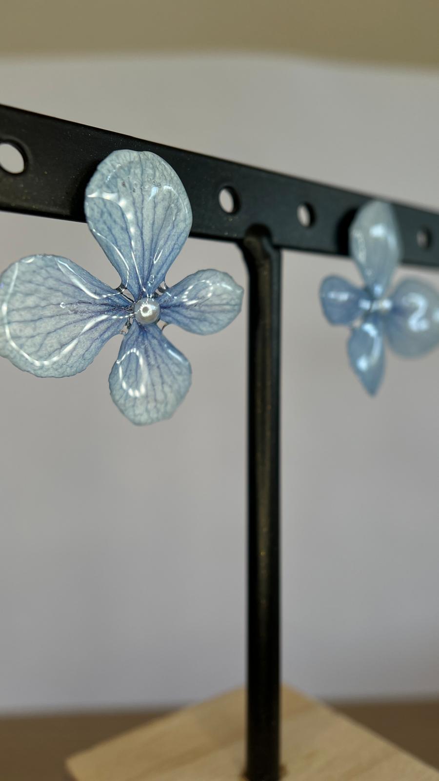 Pretty - Hortensia azul con perla 