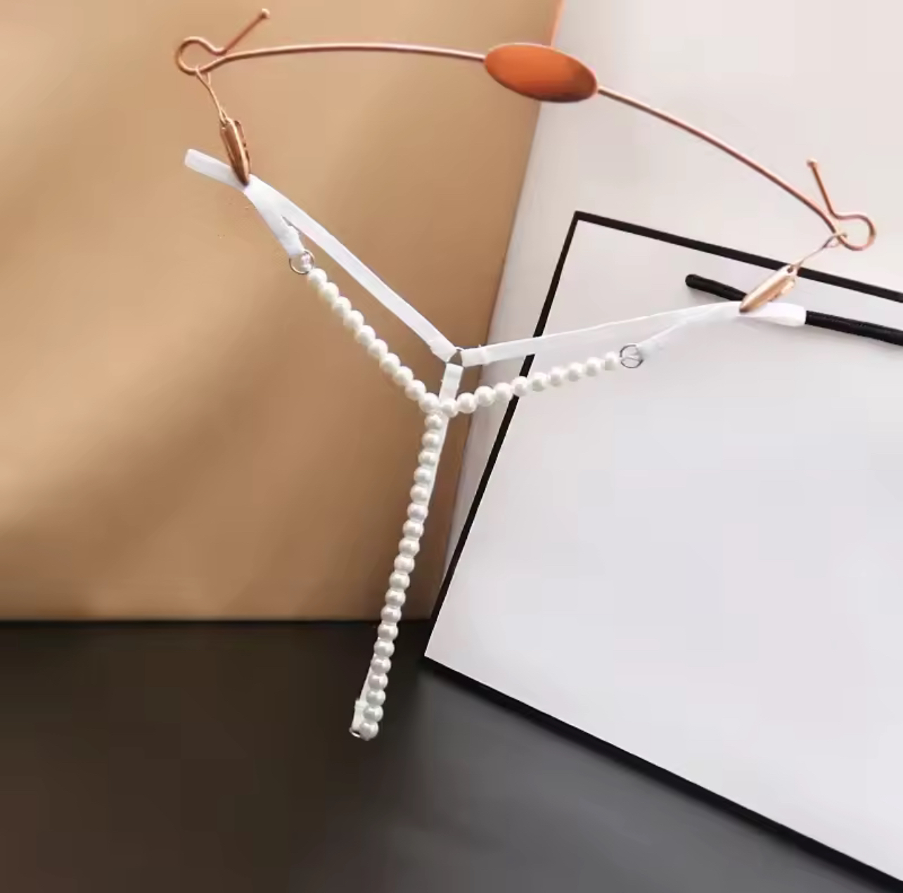 Pearl Chain Decorative Clothes Hanger
