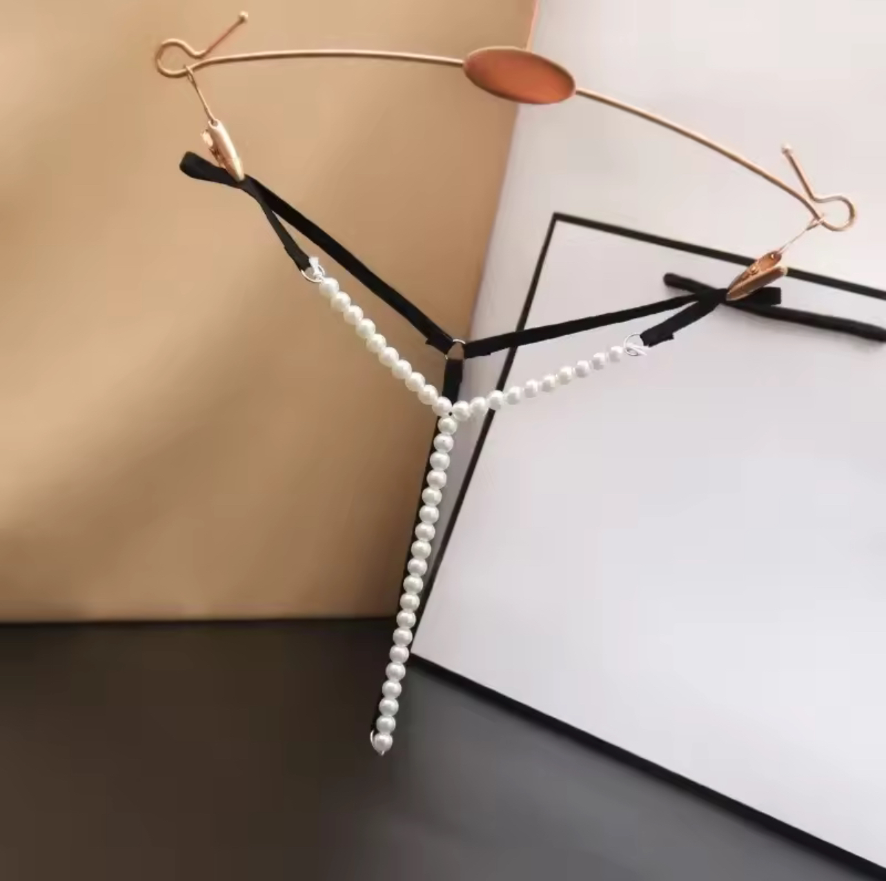 Pearl Chain Decorative Clothes Hanger