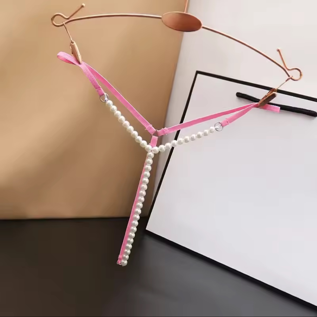 Pearl Chain Decorative Clothes Hanger