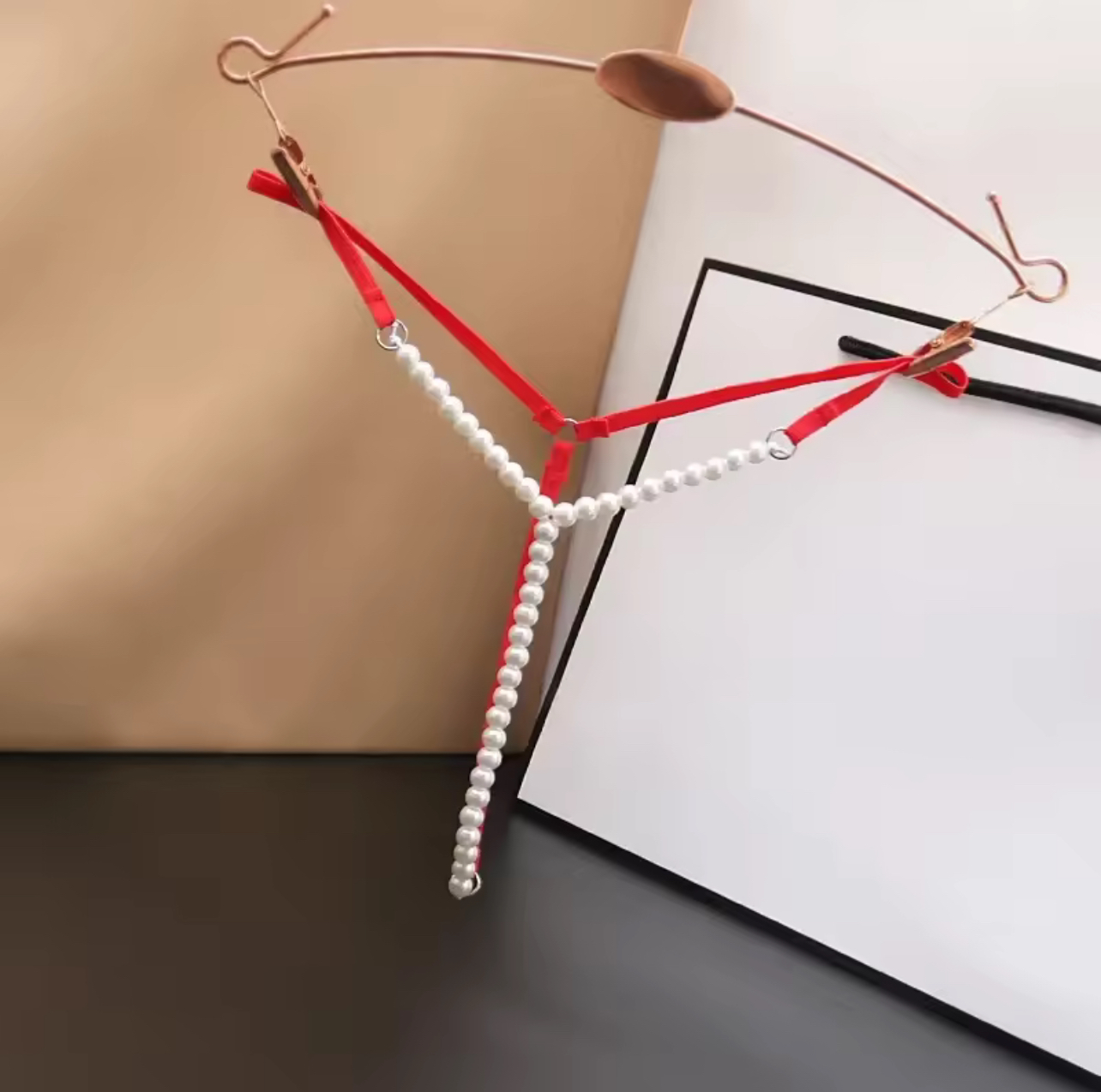 Pearl Chain Decorative Clothes Hanger