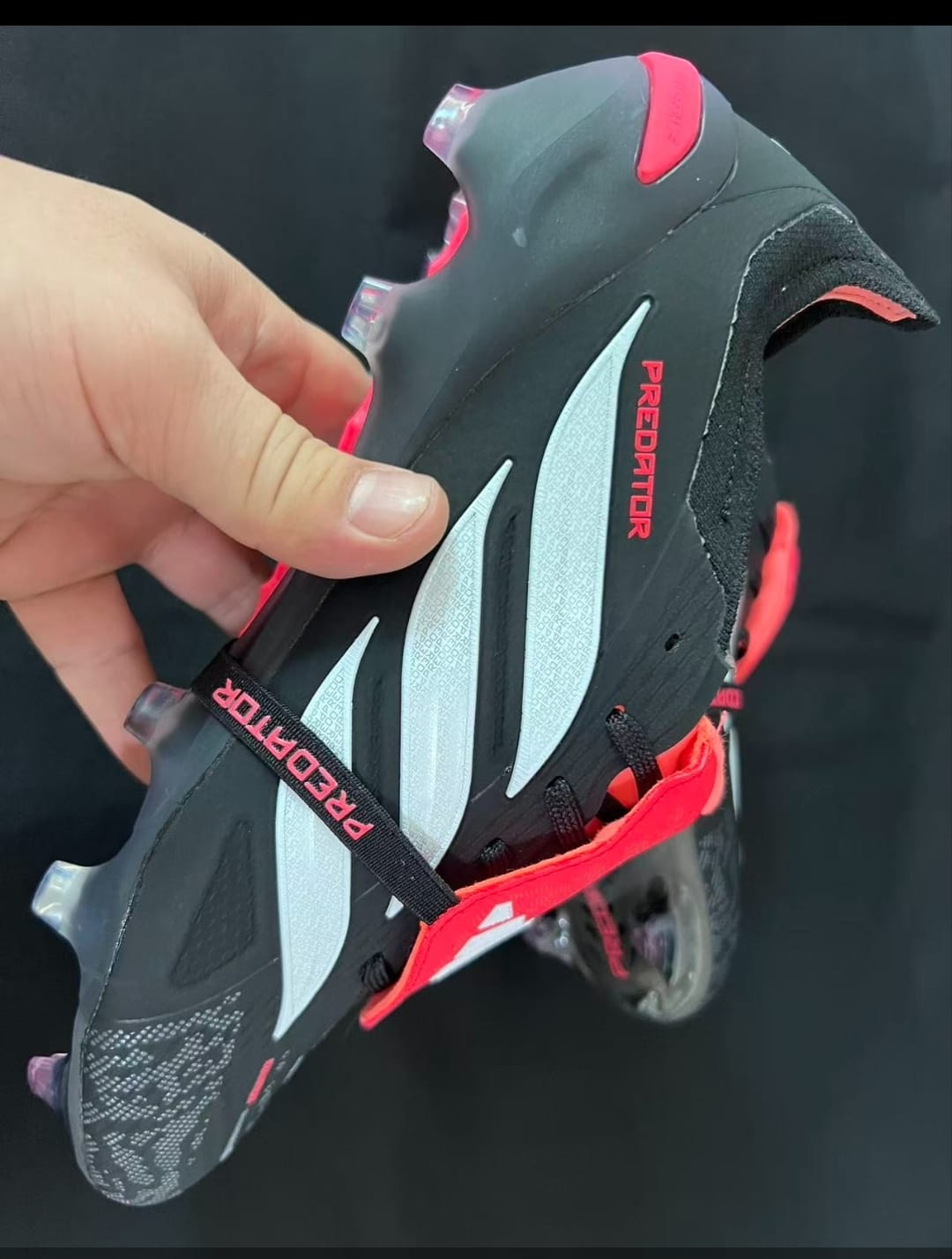 Chuteira Adidas Predator 26.5 FG