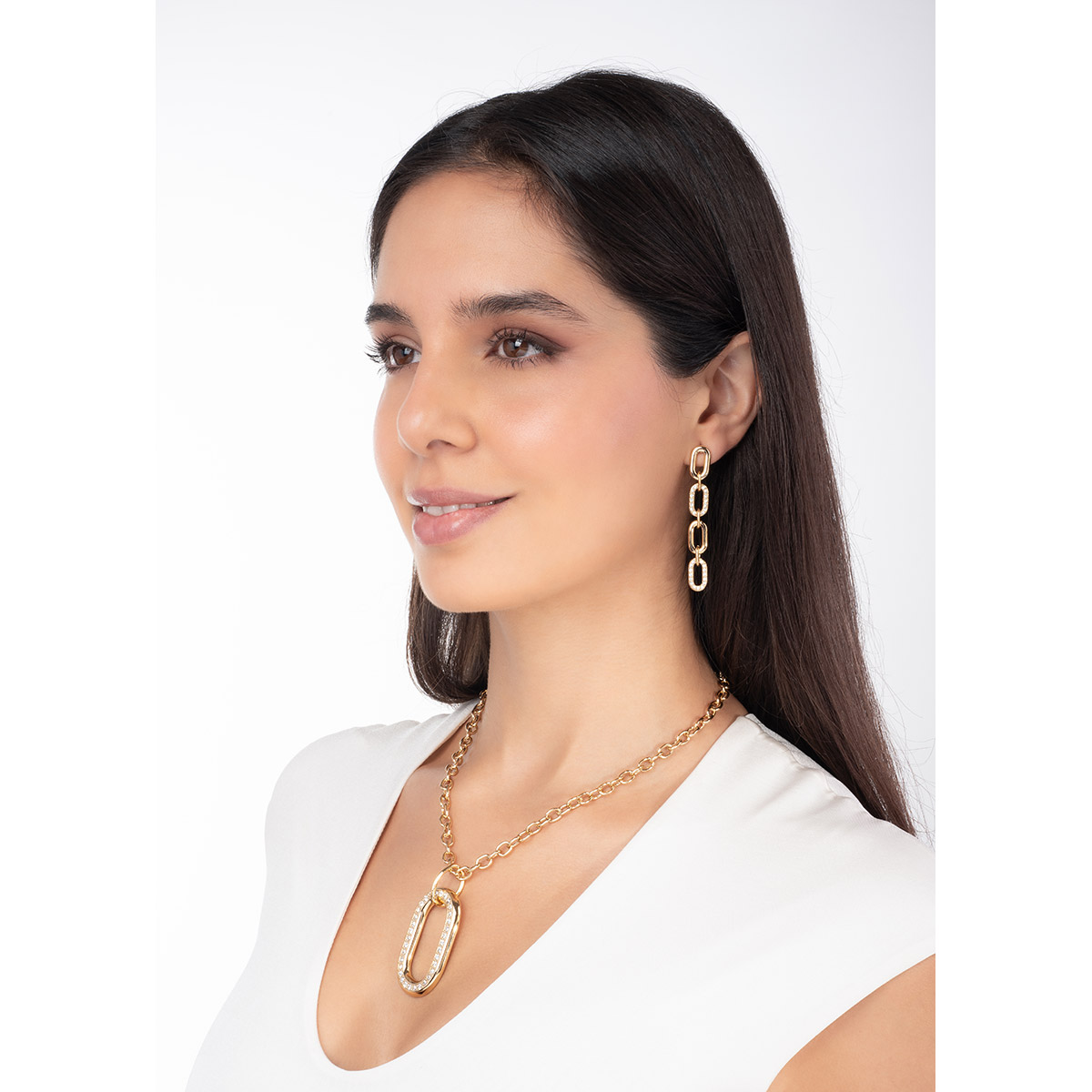 Gold plated necklace with oval pendant and brilliant accent