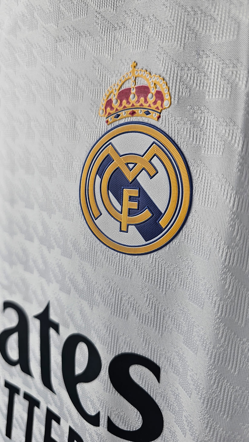 Real Madrid 2023/24 – Primera Equipación (Casa).