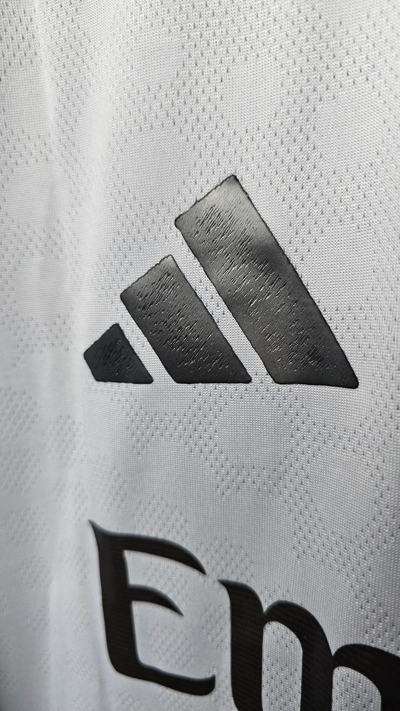 Real Madrid 2025/26 – Primera Equipación (Casa).