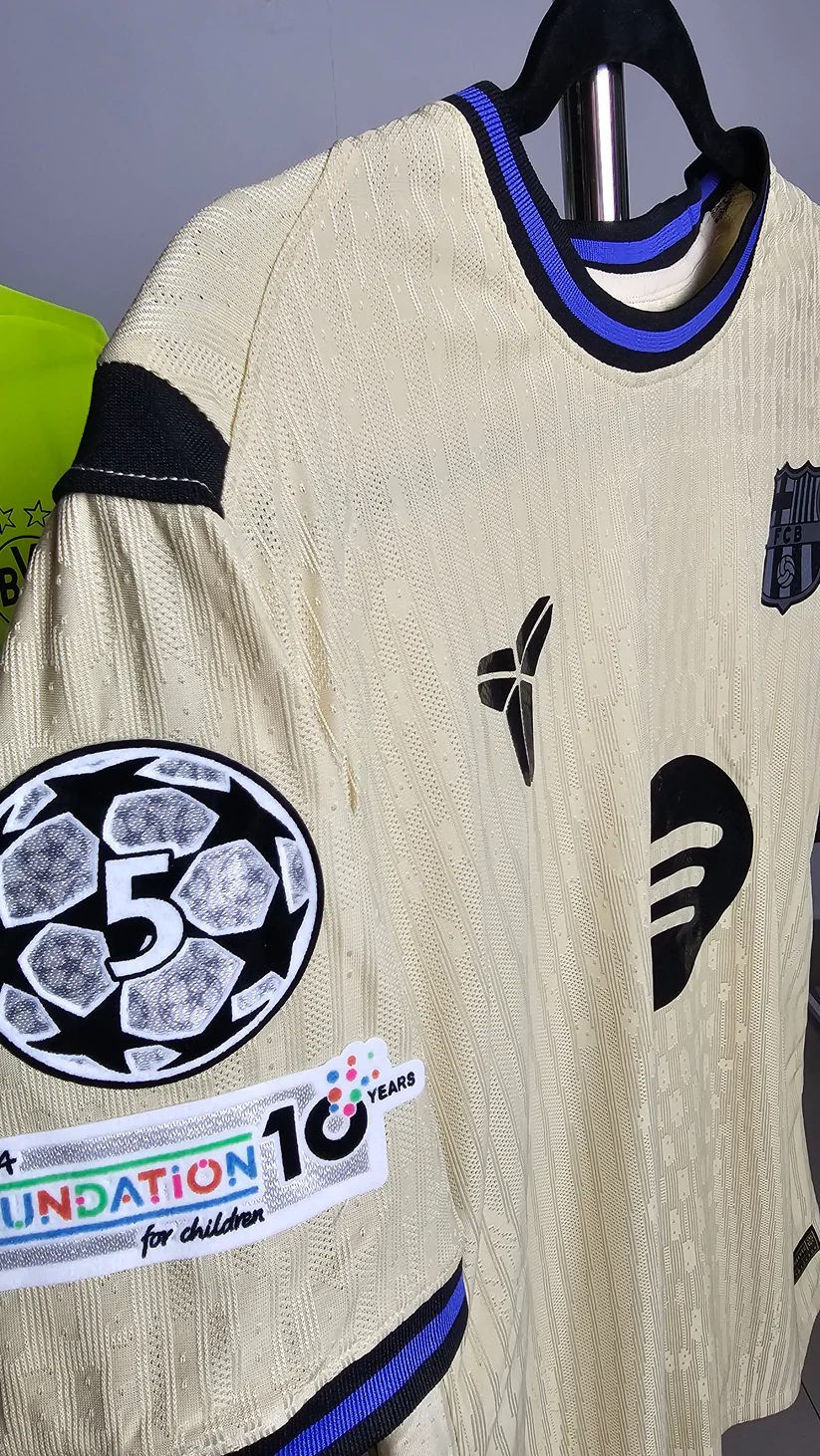 Barcelona 25/26. Equipación de Visita