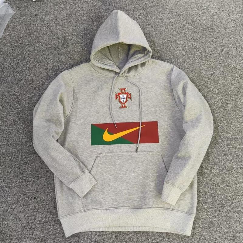 🧥 Hoodie de Entrenamiento — Selección de Portugal (Nike)