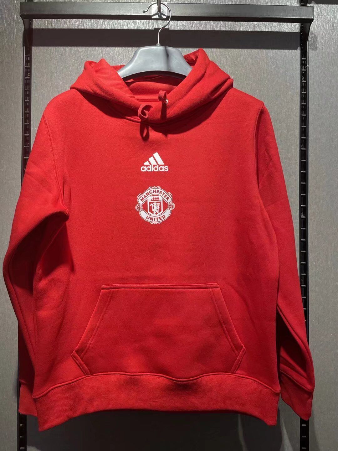 🧥 Manchester United x Adidas — pura garra, cero excusas