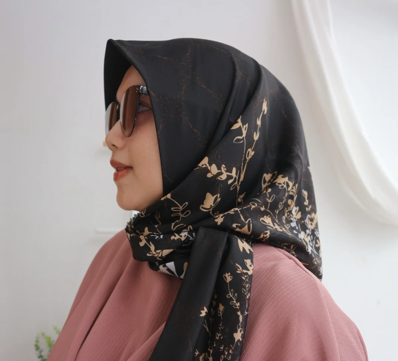 (4pcs) Lady Scarf With Pouch Hijab