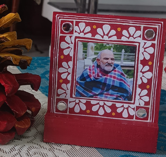 Hand-Painted Wooden Photo Frame | Neem karoli babaji Stand (4x4 inches)