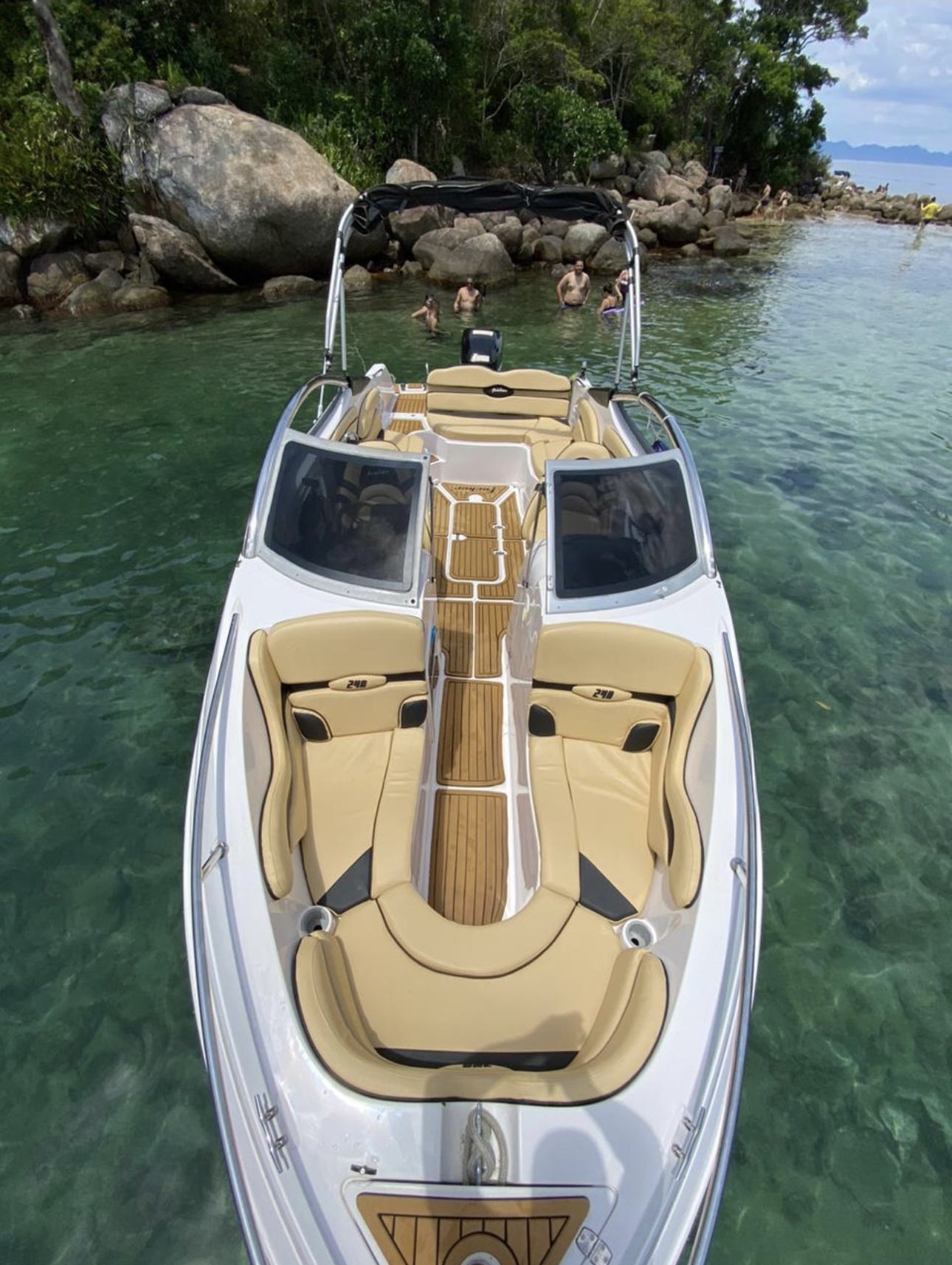 Lancha Focker 24” com Banheiro