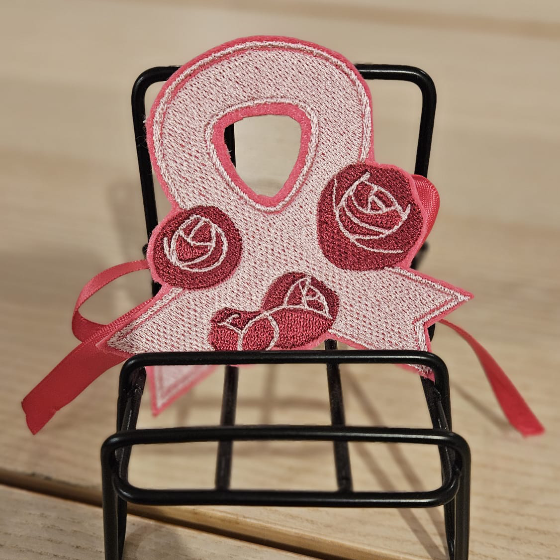 Écusson brodé rose
