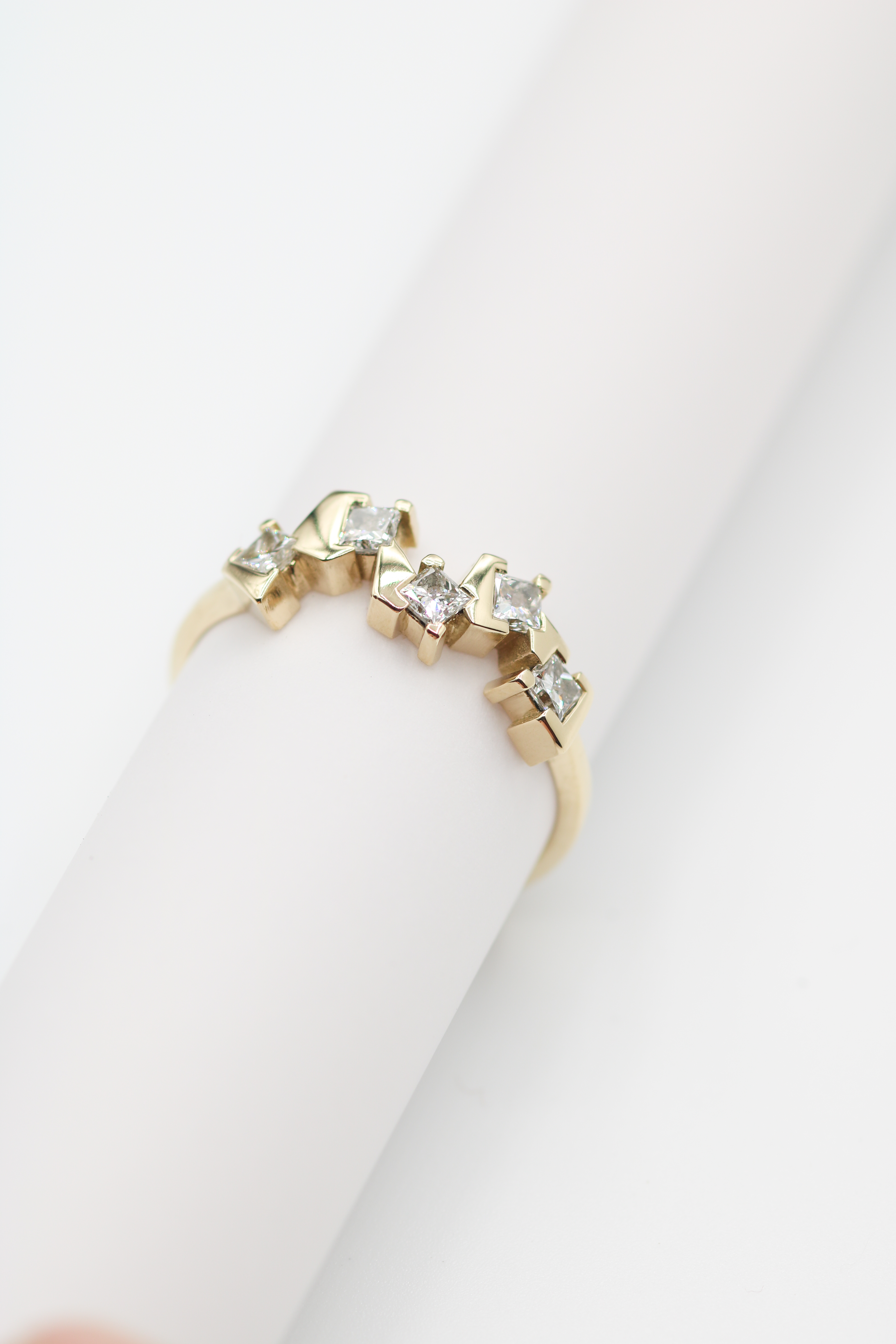 Gold ring with 5 square diamonds