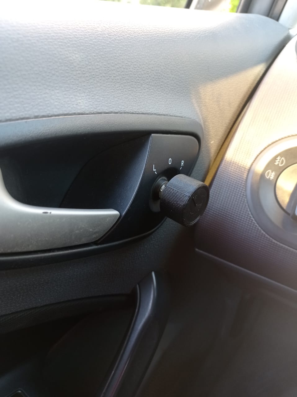 Side mirror Knob