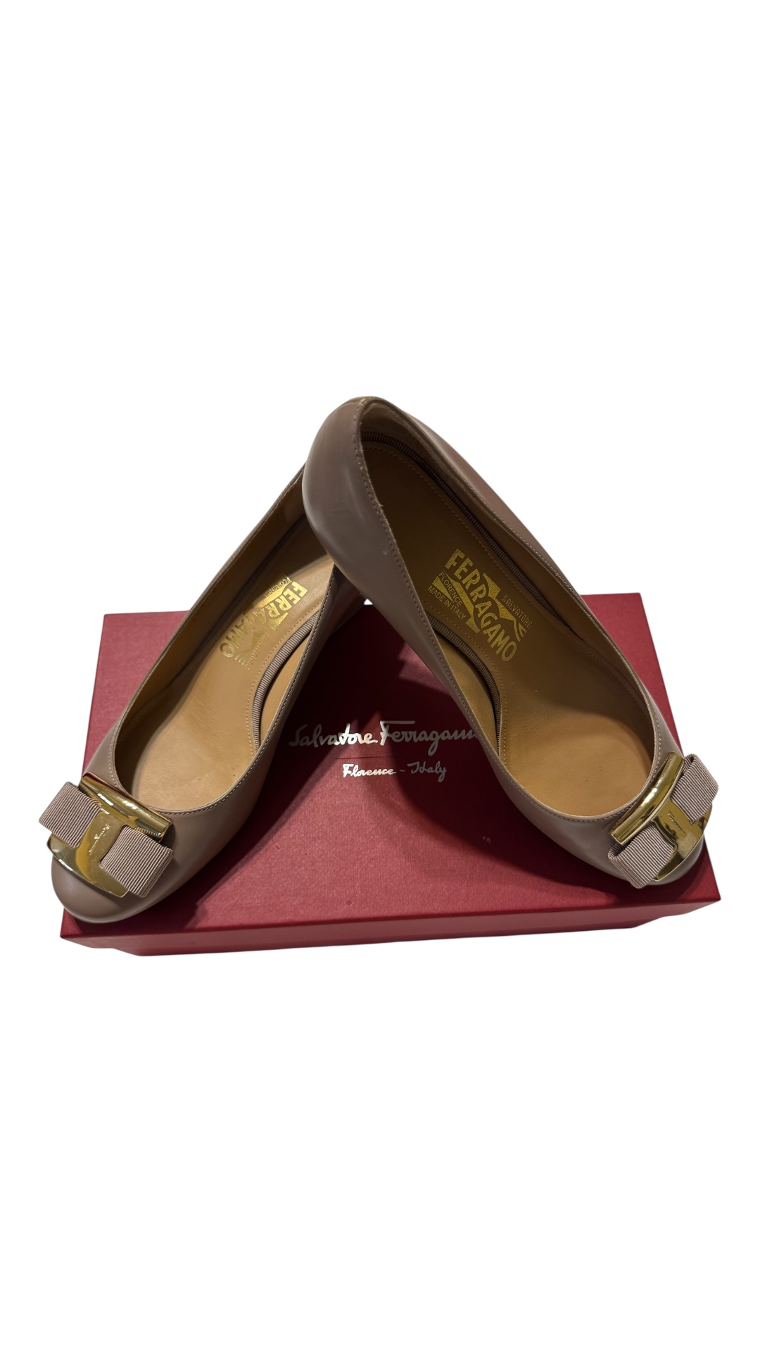 Salvatore Ferragamo Women's Wedge Size 38